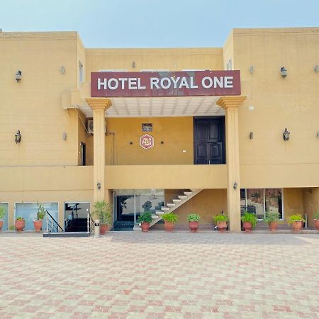 Hotel Royal One Multan Zewnętrze zdjęcie