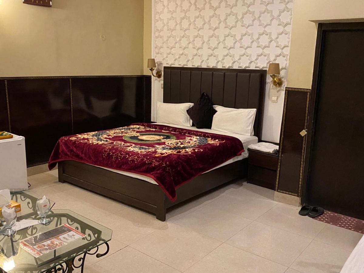 Hotel Royal One Multan Zewnętrze zdjęcie