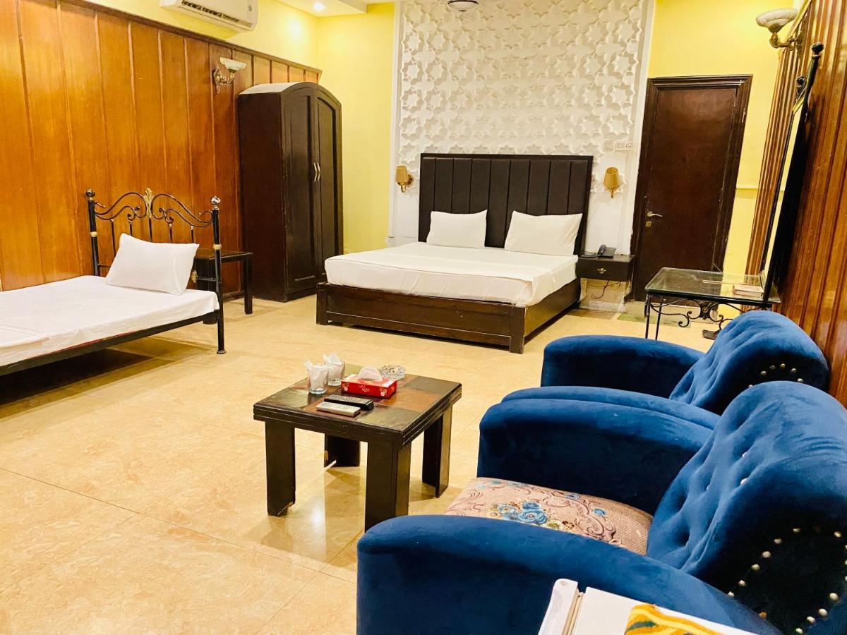 Hotel Royal One Multan Zewnętrze zdjęcie