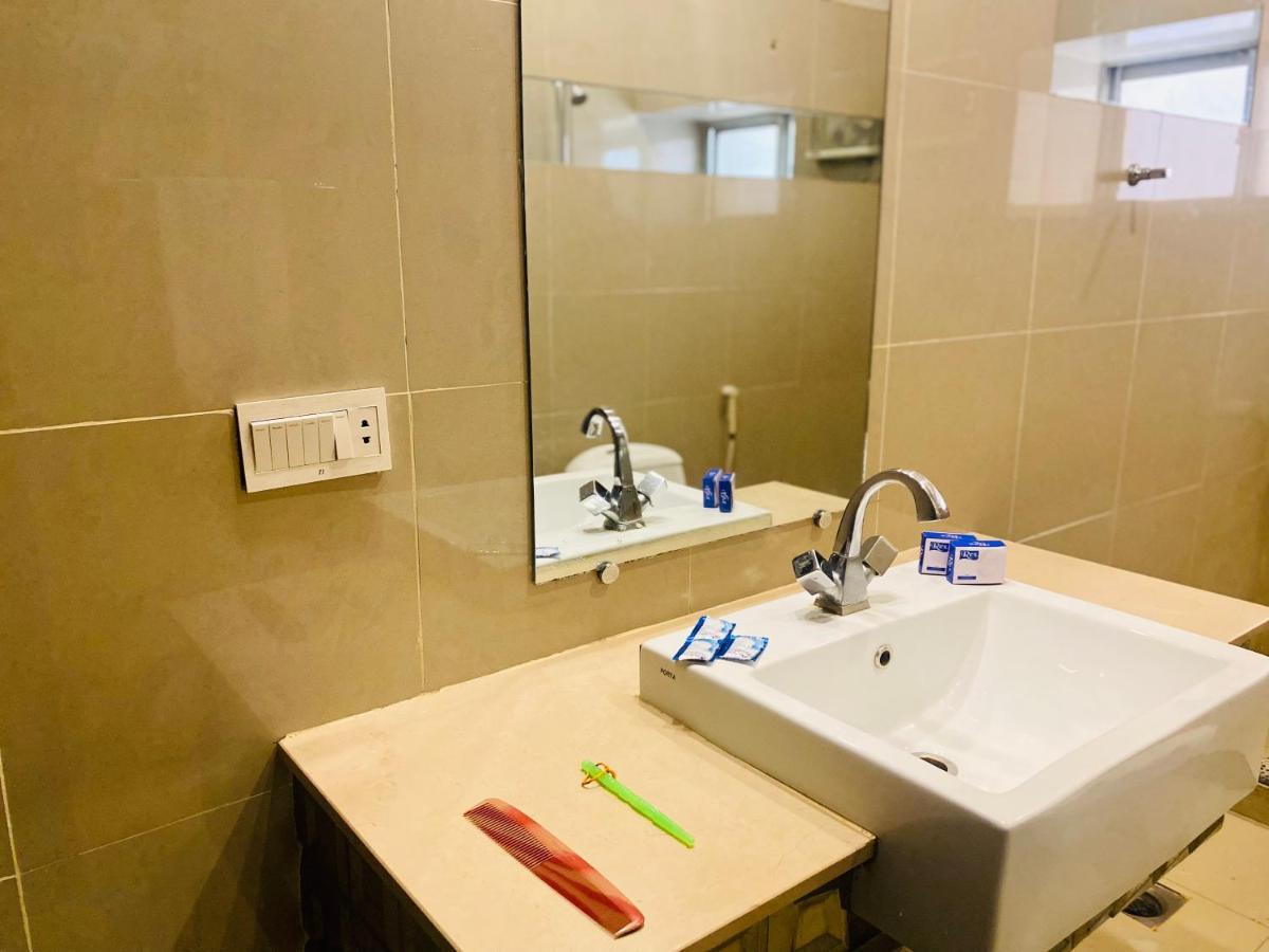 Hotel Royal One Multan Zewnętrze zdjęcie