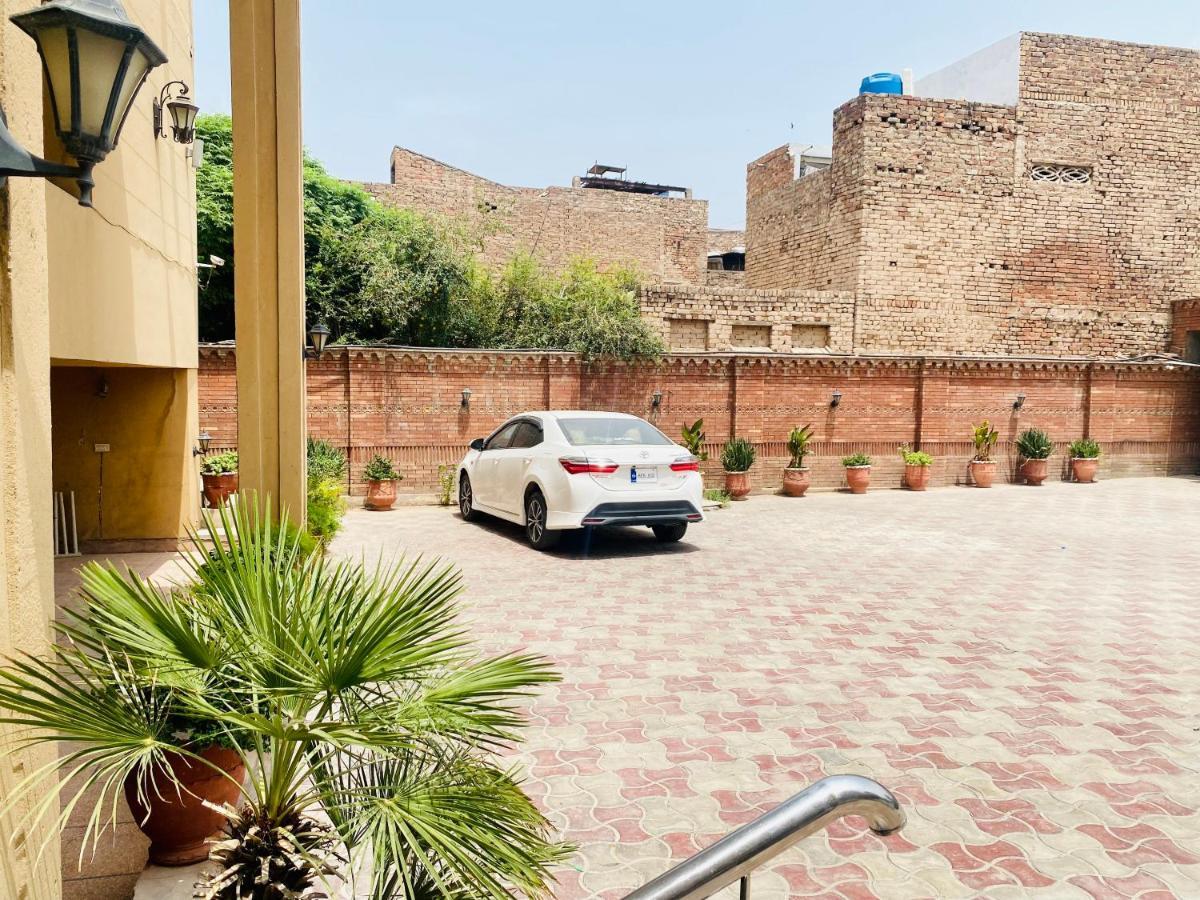 Hotel Royal One Multan Zewnętrze zdjęcie