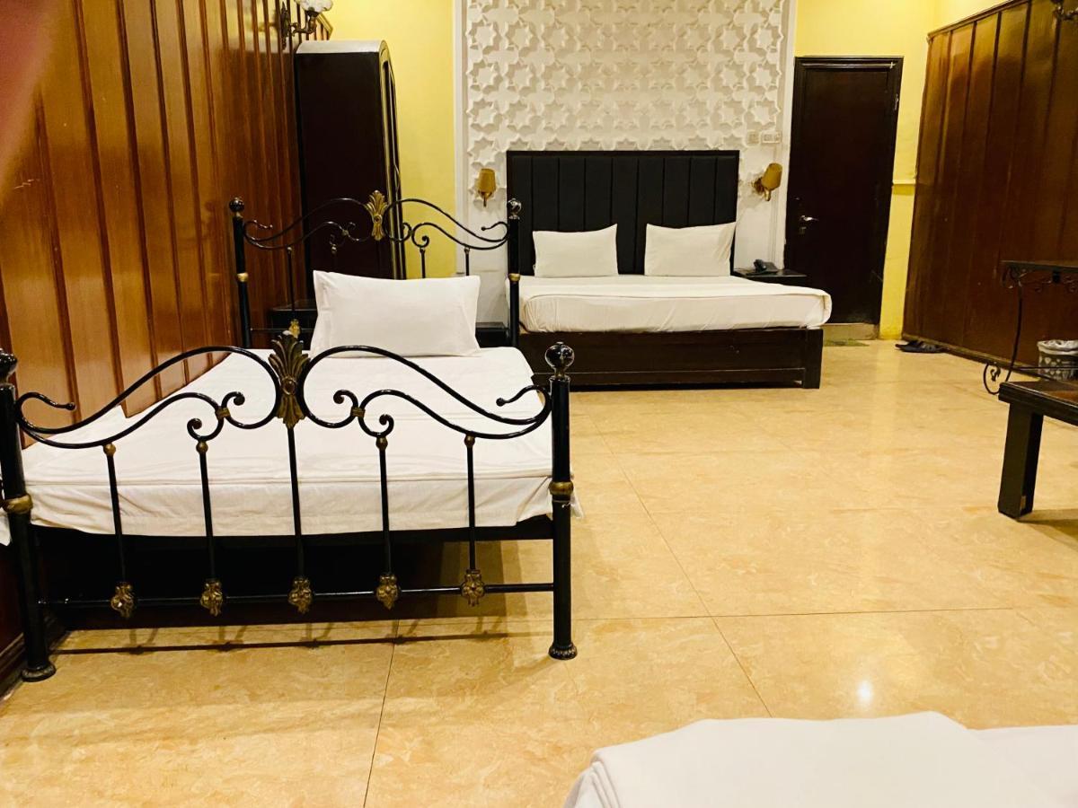 Hotel Royal One Multan Zewnętrze zdjęcie