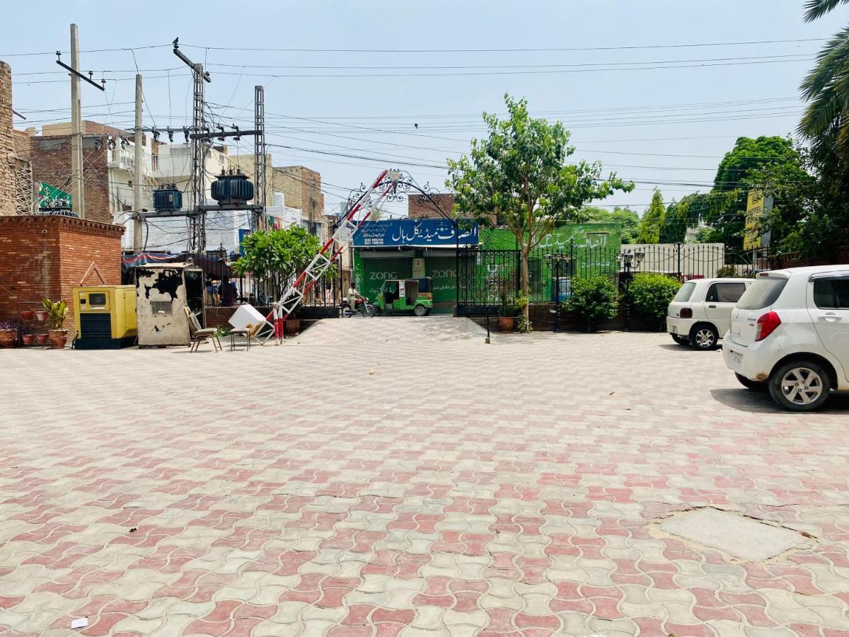Hotel Royal One Multan Zewnętrze zdjęcie