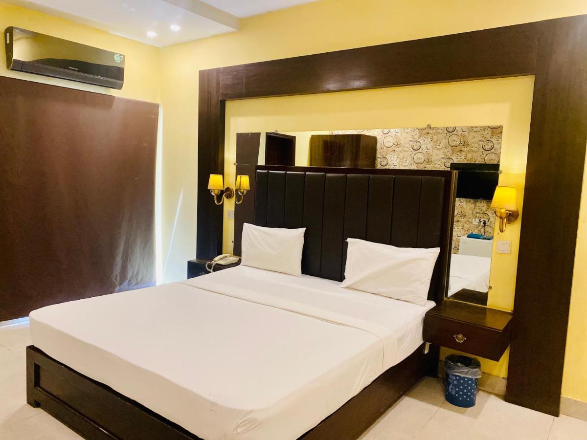 Hotel Royal One Multan Zewnętrze zdjęcie