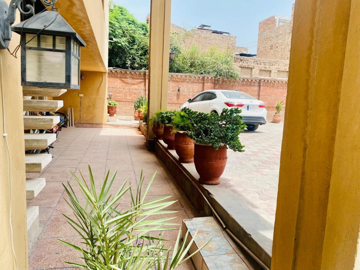 Hotel Royal One Multan Zewnętrze zdjęcie