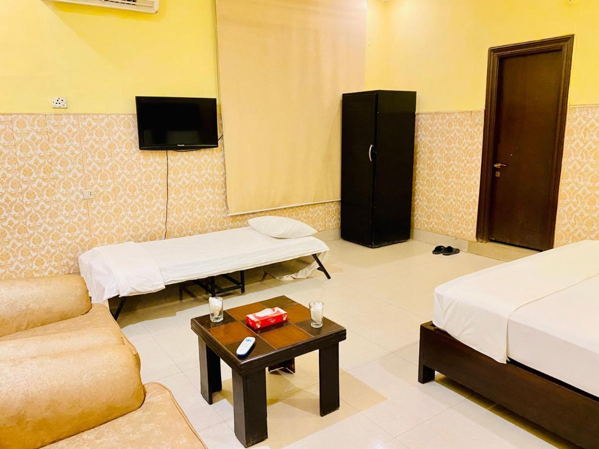Hotel Royal One Multan Zewnętrze zdjęcie