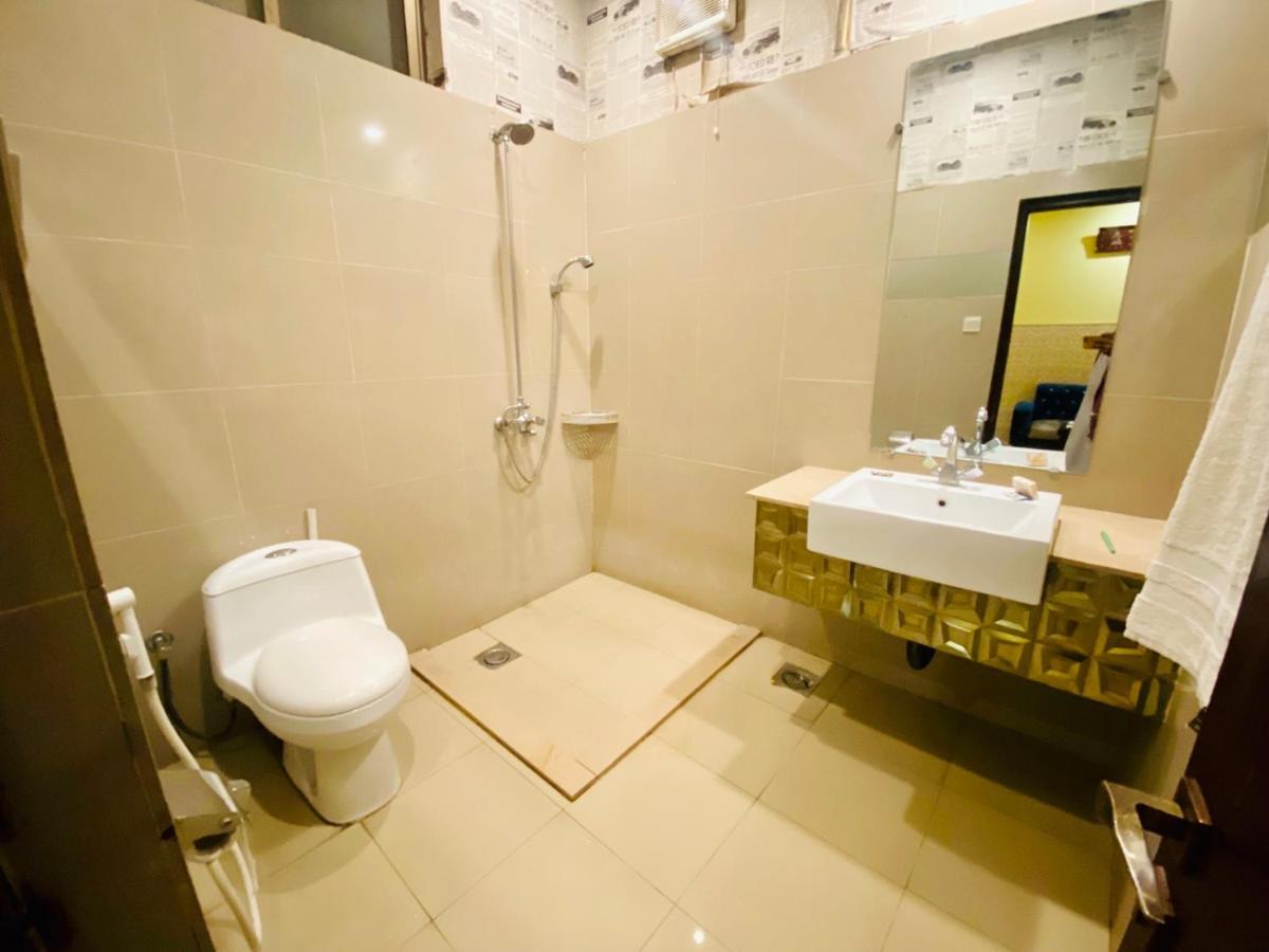 Hotel Royal One Multan Zewnętrze zdjęcie